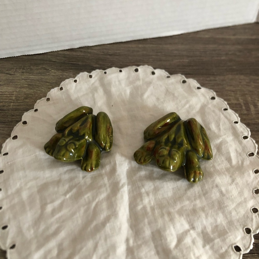 Vtg Anatomically Correct Ceramic Frog Figurines
